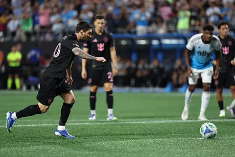 أهدر ركلة جزاء على طريقة "بانينكا".. ميسي يخسر مع إنتر ميامي أمام شارلوت